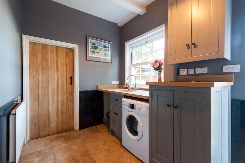 Firs Sleeps 15 Stunning Country House With Hot Tub Sudbourne Exterior photo