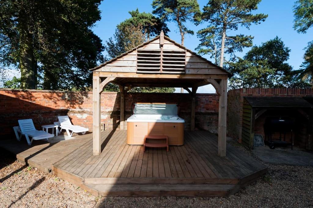 Firs Sleeps 15 Stunning Country House With Hot Tub Sudbourne Exterior photo